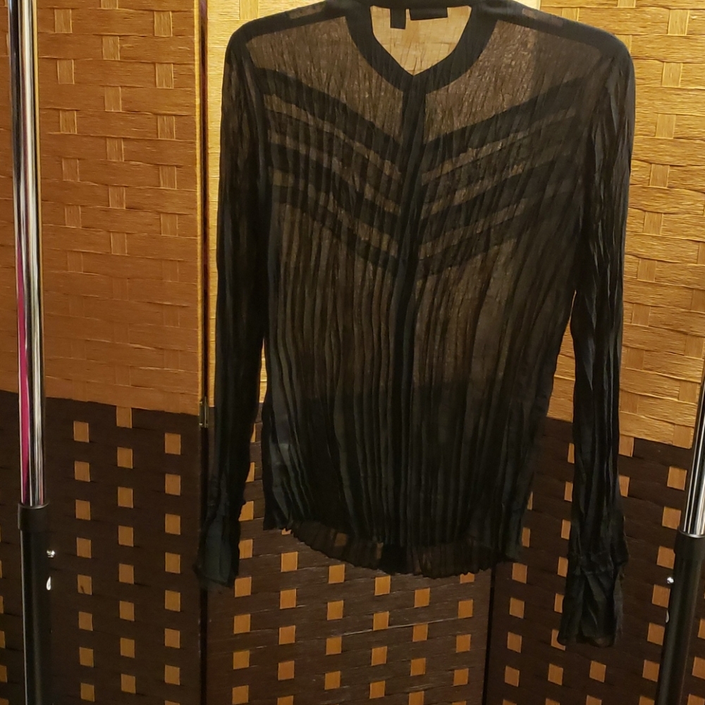 🍍 Apt. 9 Black Shear Top - Picture 3 of 8